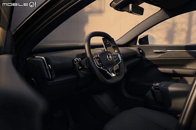 【海外新訊】Volvo 新年式 EX30 新增 180hp 單馬達入門車型、V2L 機能!