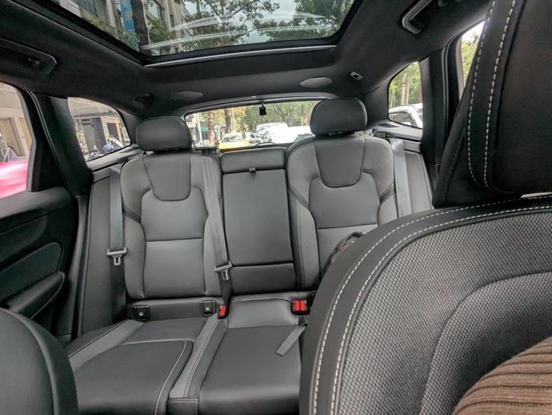 Lexus RX350h vs. Volvo XC60 B5 Ultra