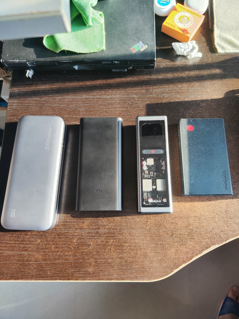 ThinkPlus鋒行者與其他行動電源大小比較