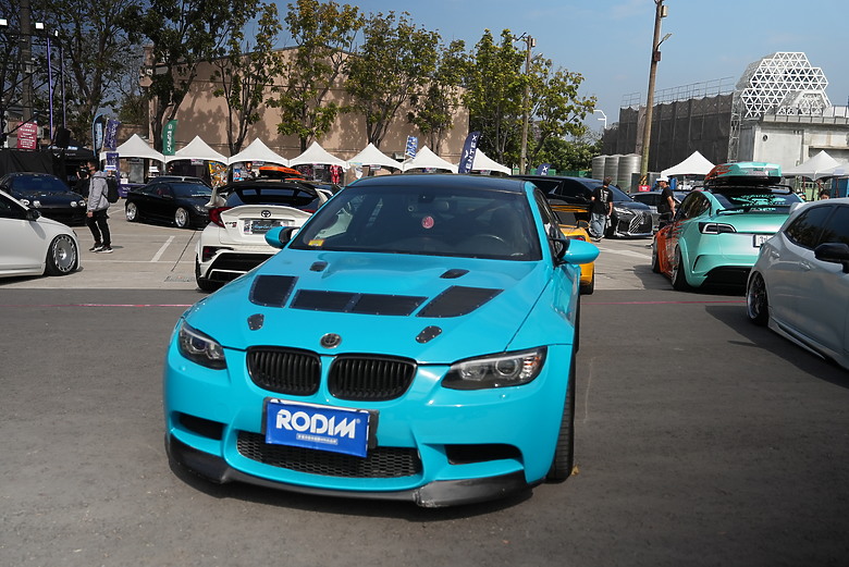 點我看大圖 港邊的引擎咆哮,高雄移動時尚週超熱鬧!AUDI RS3 帶你感受賽車 DNA