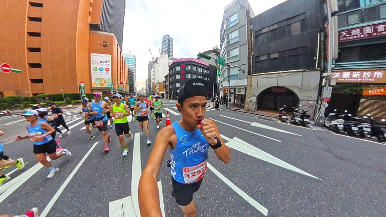 (映像運動) “2025臺北馬拉松 EP3”找回成功挑戰初馬的感動in 2025臺北馬拉松 42k(天氣：陰雨、起跑氣溫：20、濕度：84%)