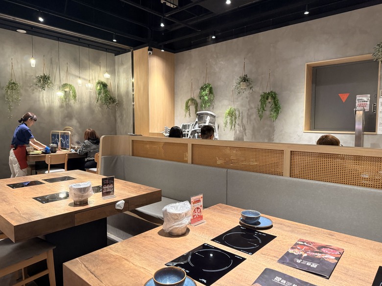 荿蒔 敘鍋物 ｜新北裕隆城百貨餐廳推薦，菜單、交通、評論一次看