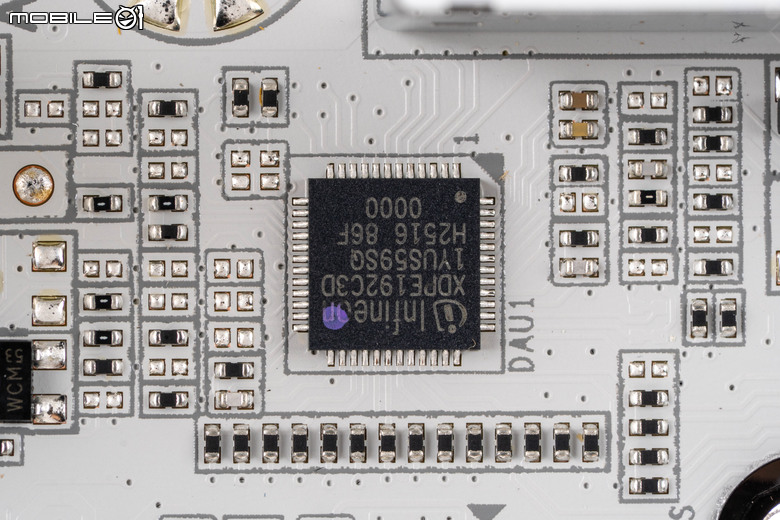 技嘉 X870E AORUS MASTER X3D ICE 主機板開箱實測 以完整周邊配置搭配 AI 加速性能