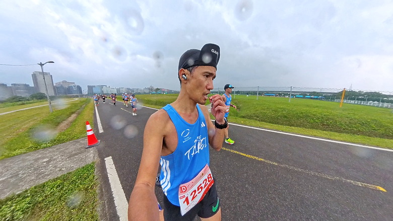 (映像運動) “2025臺北馬拉松 EP3”找回成功挑戰初馬的感動in 2025臺北馬拉松 42k(天氣：陰雨、起跑氣溫：20、濕度：84%)