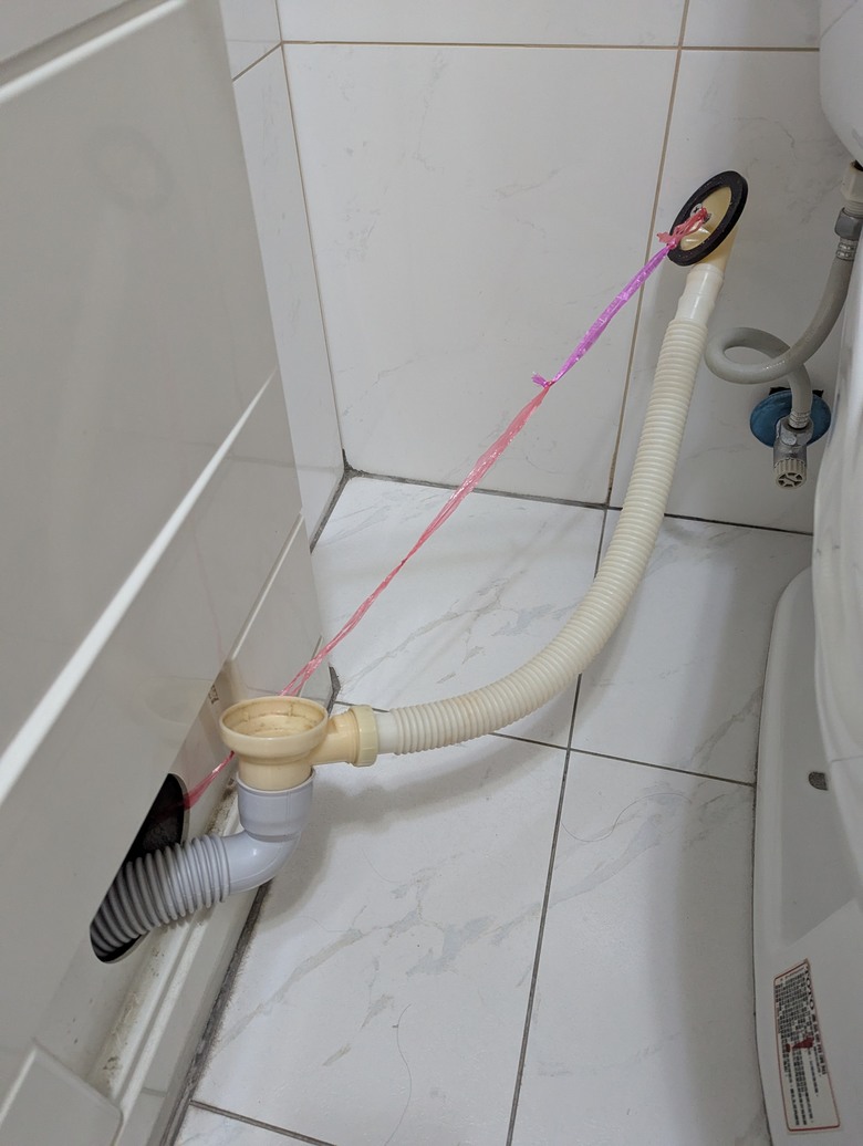 維修HCG和成浴缸下排水管