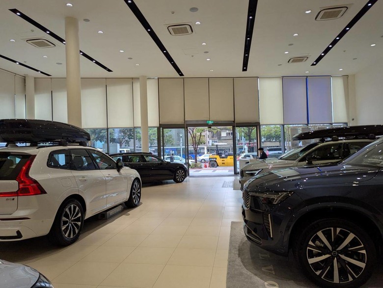 Lexus RX350h vs. Volvo XC60 B5 Ultra