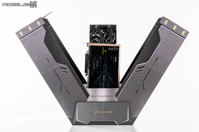 微星 GeForce RTX 5090 32G Lightning Z 顯示卡開箱實測 打造效能天花板 全球限量 1300 張的超頂之作