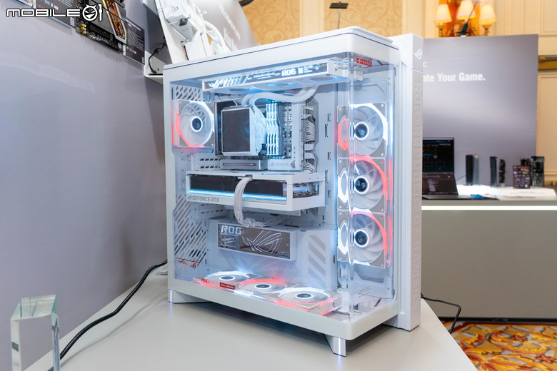 ROG CROSSHAIR X870E GLACIAL 主機板開箱實測 不光配置性能頂尖 更具備雙 10 GbE 海量高速傳輸