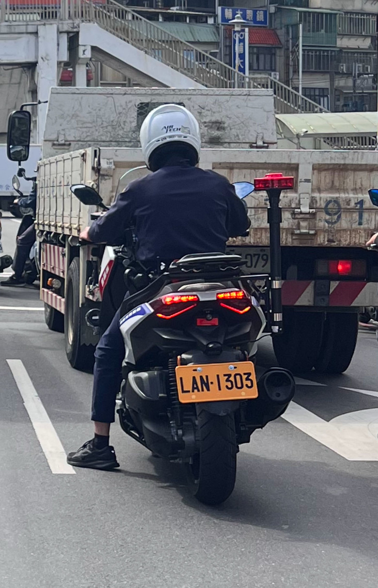 這重機是真警察還是假警察？