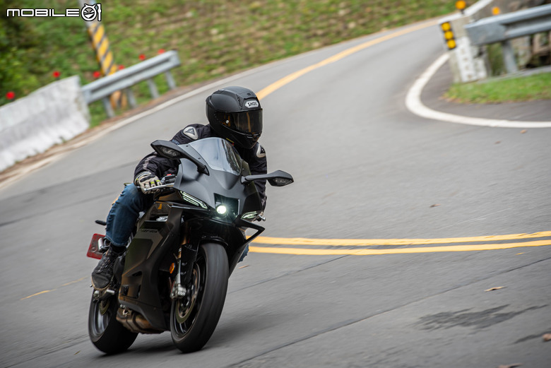 YAMAHA YZF-R9 試駕｜三缸新浪潮正式開啟跑車新紀元。