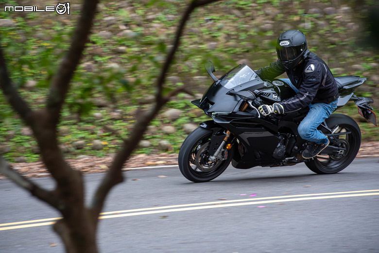 YAMAHA YZF-R9 試駕｜三缸新浪潮正式開啟跑車新紀元。