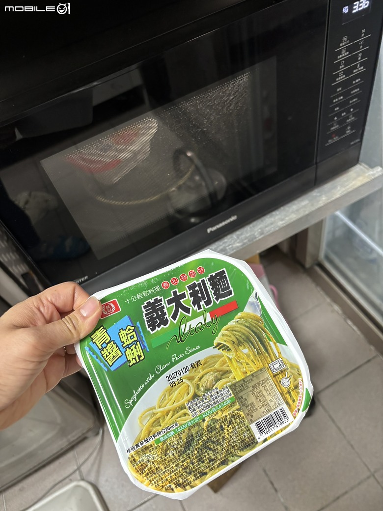 【小惡魔驫到成功】除夕團圓飯報到!今年外帶年菜靠 NN-ST65J神助攻,讓整桌飯菜熱騰騰