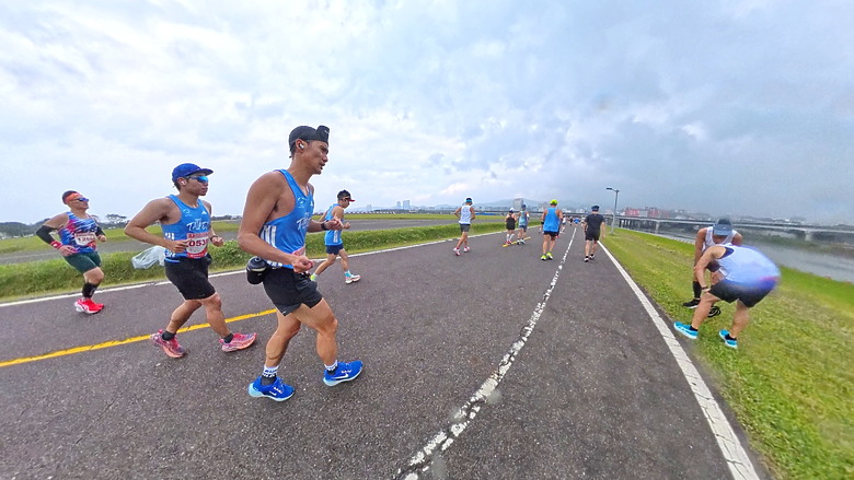 (映像運動) “2025臺北馬拉松 EP3”找回成功挑戰初馬的感動in 2025臺北馬拉松 42k(天氣：陰雨、起跑氣溫：20、濕度：84%)