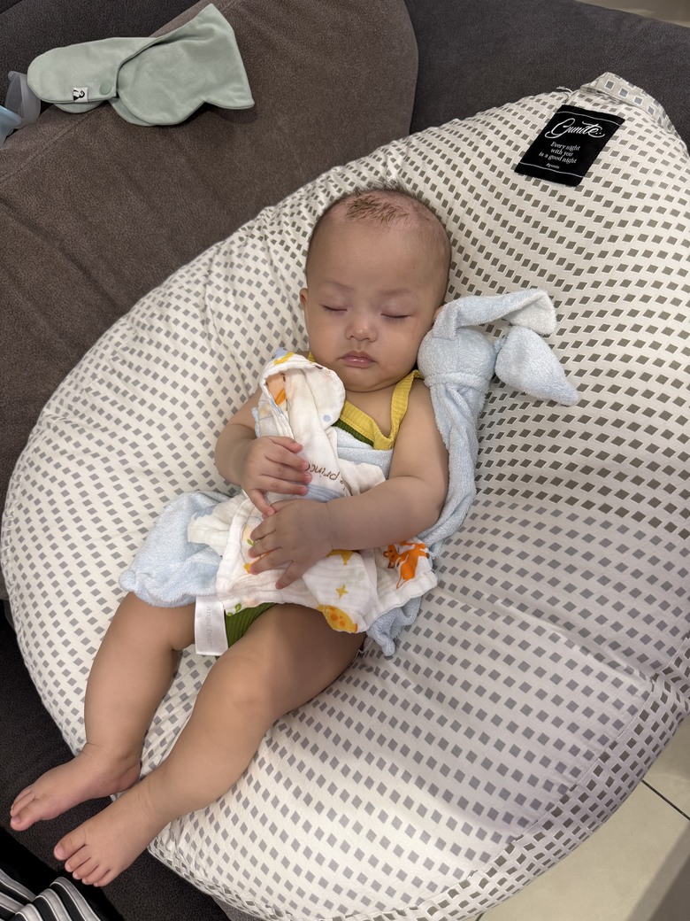 分享親自使用育兒好物-gunite 寶寶懶骨頭包覆機能親子互動窩