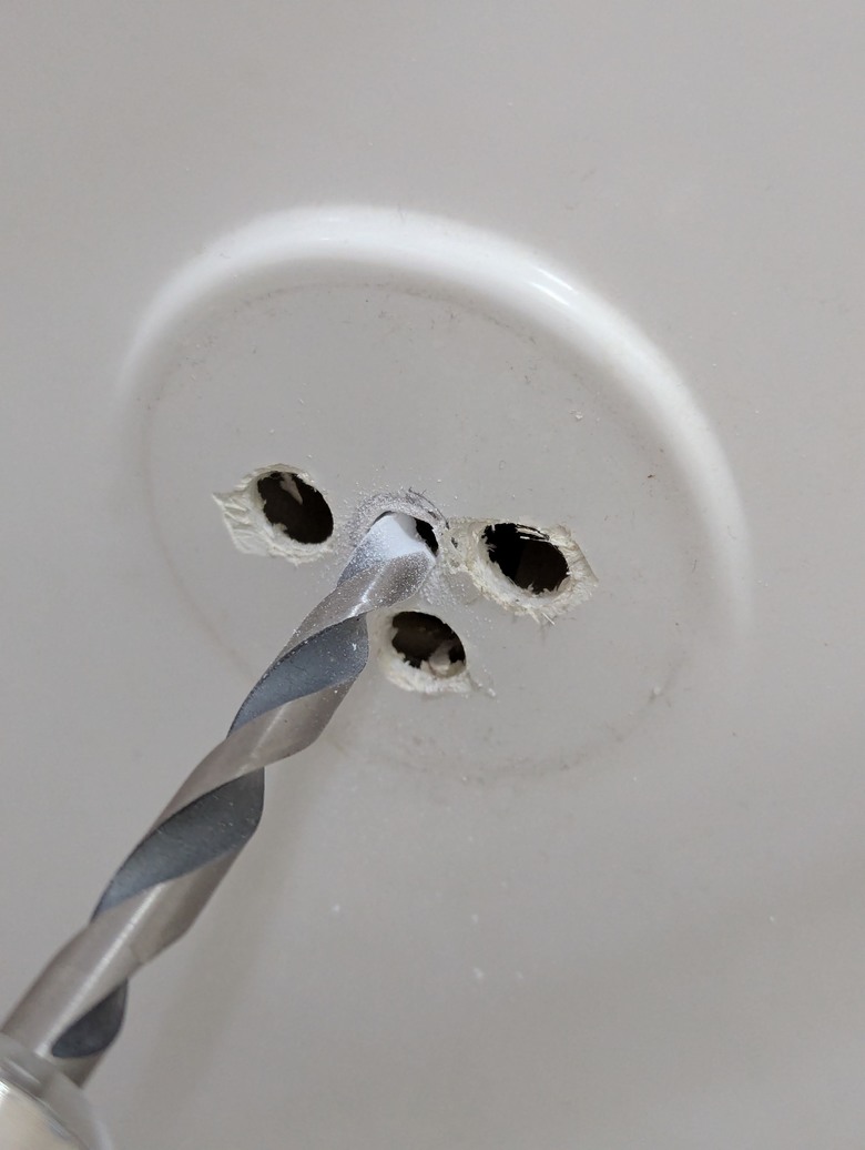維修HCG和成浴缸下排水管
