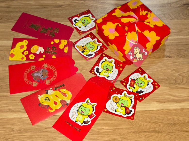 迎接新年好運到|莎士比亞烘焙坊:2026春節限定聯名款.HORSE馬上來禮盒🧧 |Mobile01鴻運狂驫包🐎