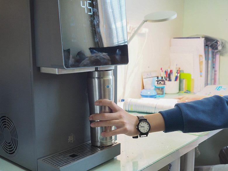 【小惡魔驫到成功】四季皆可飲 冰水・熱水・冰塊一次搞定 ｜Haier 桌上型RO冰鑽瞬熱飲水機