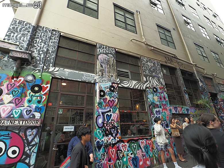 墨爾本CBD之塗鴉巷(Hosier Ln)、澳洲動態影像中心(ACMI)、聯邦廣場(Fed Square)、聖保羅座堂(St Paul's Cathedral)、費蓮達火車站(Flinders Street Station)、舊墨爾本監獄(Old Melbourne Gaol)、維多利亞州立圖書館(State Library Victoria)，附掛簡餐Grill'd漢堡與鉛彈工廠 — 2026東澳洲四大城巡遊之墨爾本段 第3部