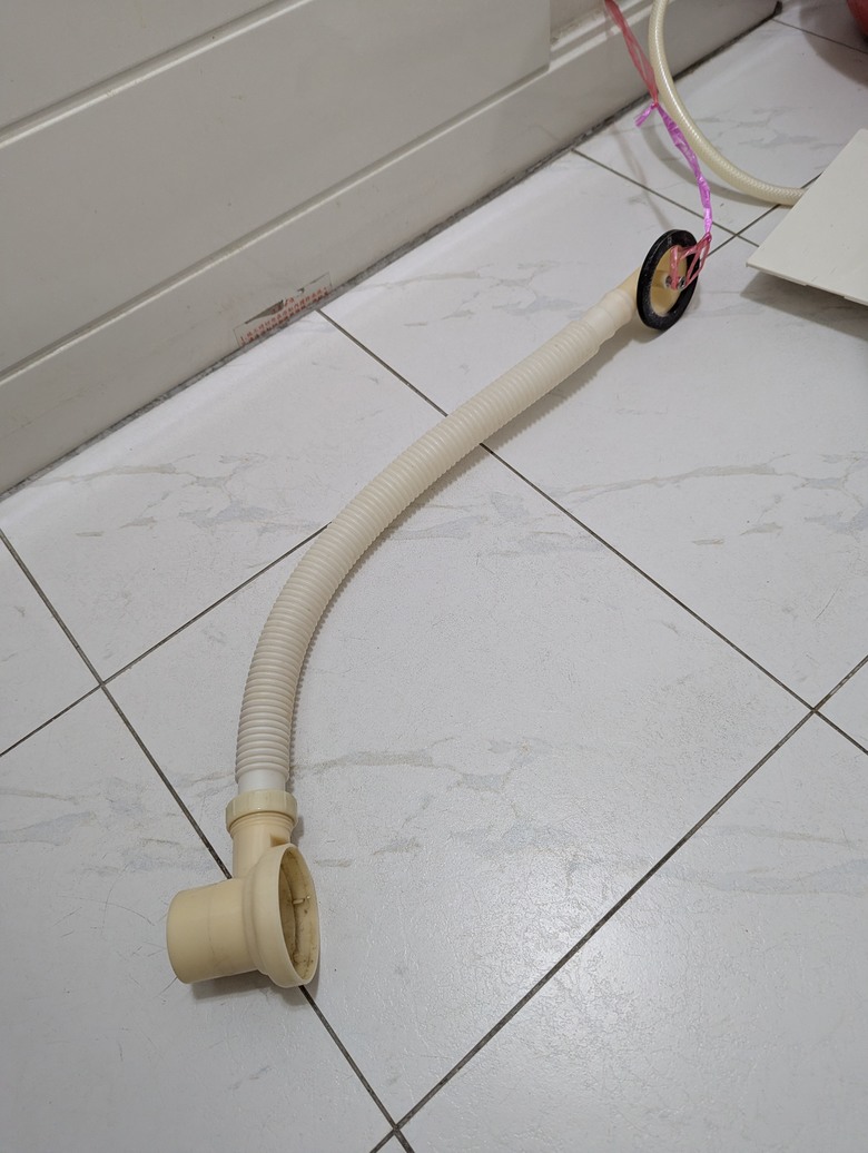 維修HCG和成浴缸下排水管