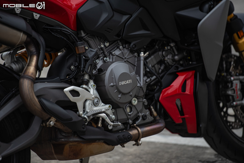 點我看大圖 DUCATI Streetfighter V2 S試駕報告|新年就要紅的喜氣、滿滿都是操駕樂趣!