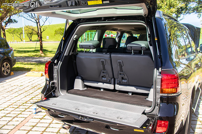 特別企劃｜當 Lexus LX 570 遇上 Infiniti QX56，一起重溫日系豪華越野車的輝煌篇章！