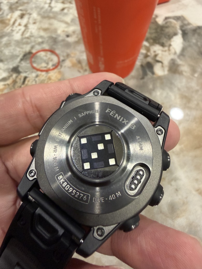 【求助】太太送的愛心變成燙傷:Garmin fenix8 47mm 手錶安全疑慮與令人無力的售後回覆