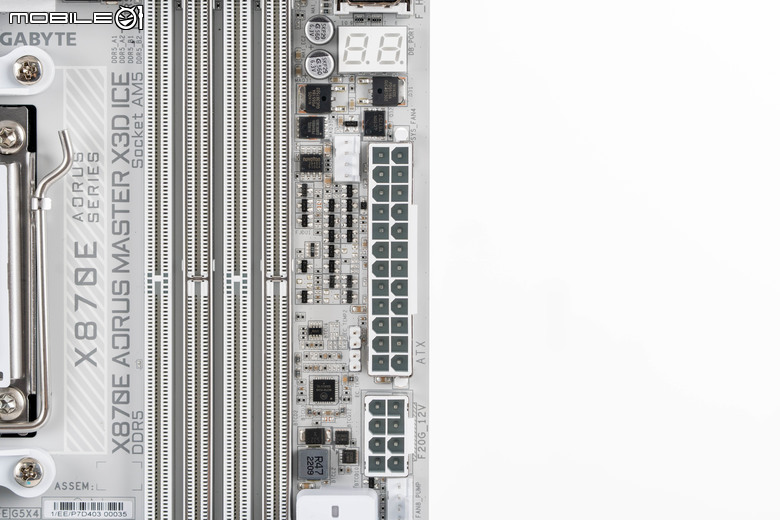 技嘉 X870E AORUS MASTER X3D ICE 主機板開箱實測 以完整周邊配置搭配 AI 加速性能