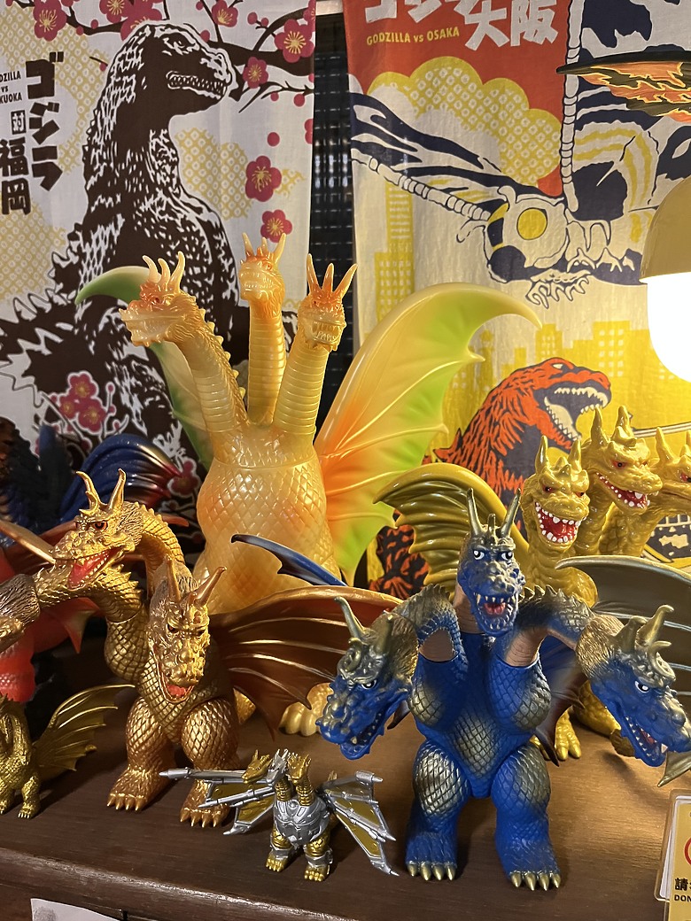 【小惡魔驫到成功】哥吉拉來襲！高雄鹽埕「怪獸喫茶」咖啡店