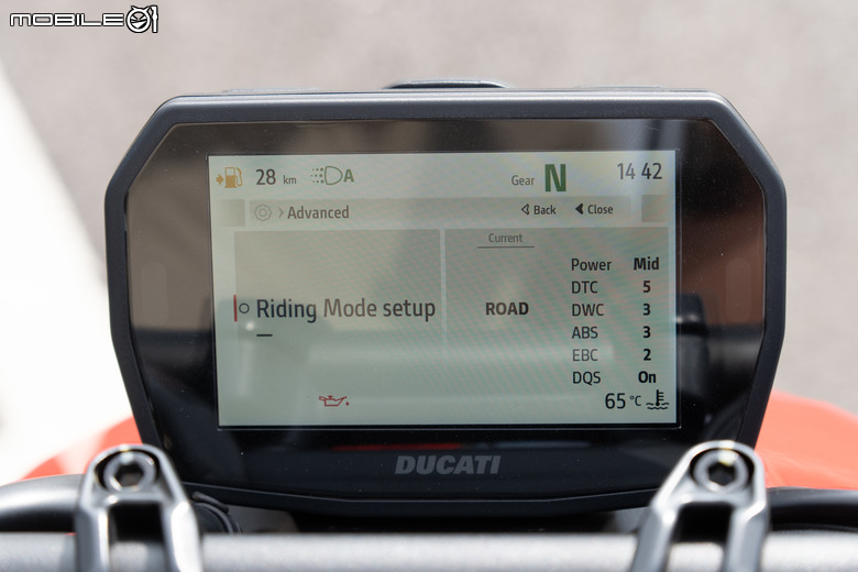 點我看大圖 DUCATI Streetfighter V2 S試駕報告|新年就要紅的喜氣、滿滿都是操駕樂趣!