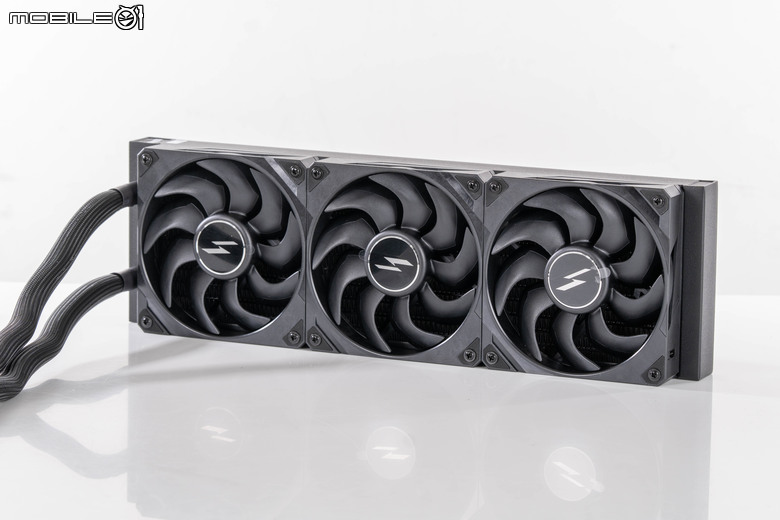 微星 GeForce RTX 5090 32G Lightning Z 顯示卡開箱實測 打造效能天花板 全球限量 1300 張的超頂之作