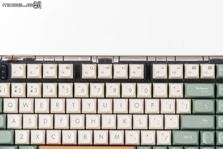 ASUS Jelly75 鍵盤（KD201）開箱 在經典外型設計中提供高度客製化的敲擊感受