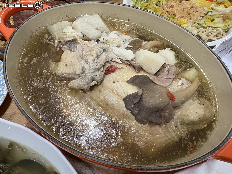點我看大圖 【小惡魔驫到成功】除夕團圓飯報到!今年外帶年菜靠 NN-ST65J神助攻,讓整桌飯菜熱騰騰
