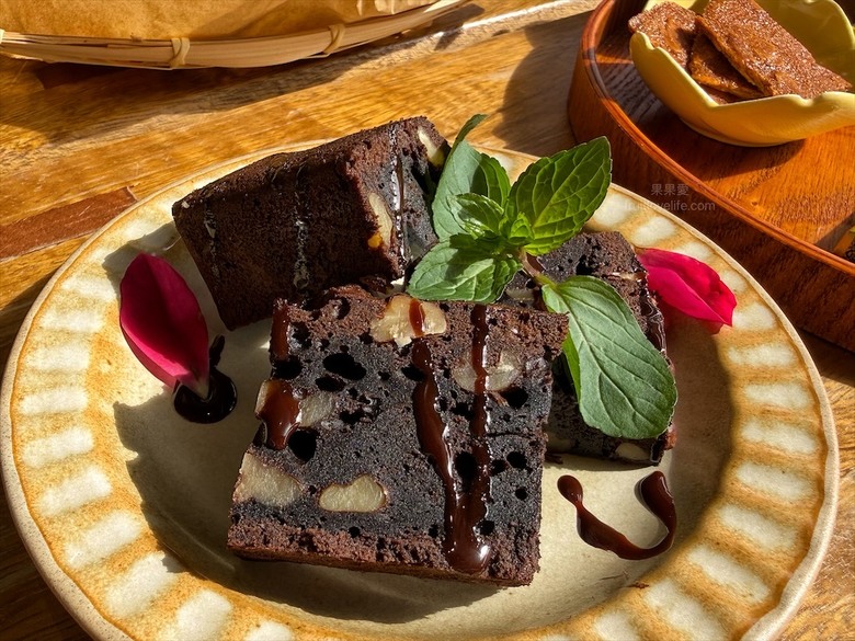 漂浮冰咖啡醒獅、祥龍相當吸睛,還有以勇字拉花來結合白沙屯