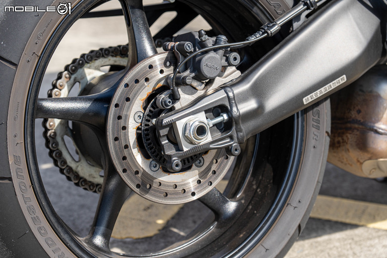 YAMAHA YZF-R9 試駕｜三缸新浪潮正式開啟跑車新紀元。