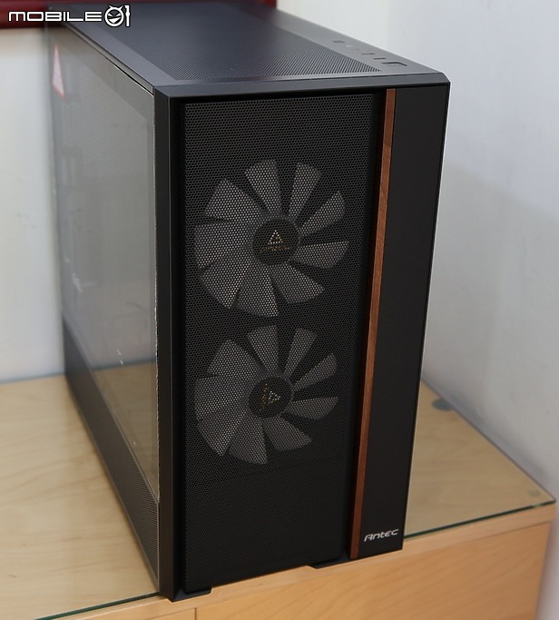Antec FLUX REAR 兼顧散熱與質感的實木設計