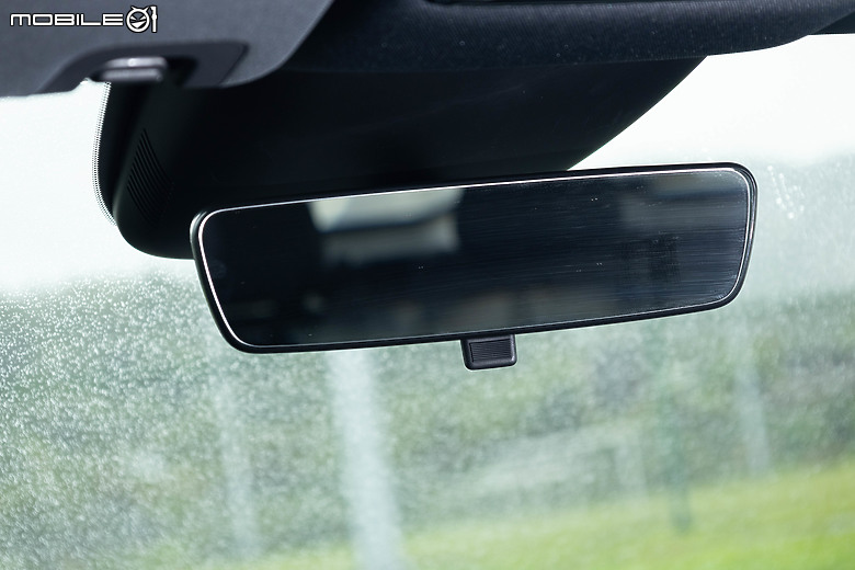 Foxtron Bria Emerge 試駕｜後驅滿配才是Bria的最佳解？