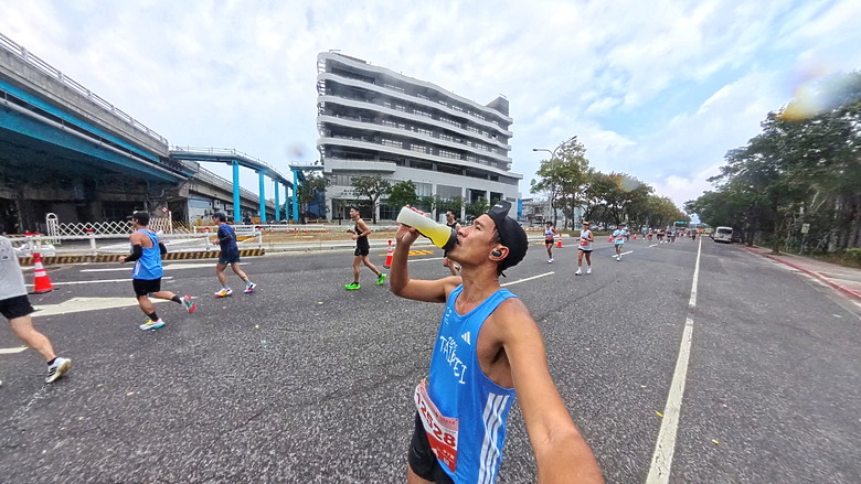 (映像運動) “2025臺北馬拉松 EP3”找回成功挑戰初馬的感動in 2025臺北馬拉松 42k(天氣：陰雨、起跑氣溫：20、濕度：84%)