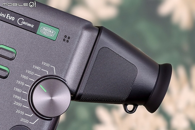 富士 instax mini Evo Cinema 評測｜「年代轉盤」玩出百種風格、15 秒影片帶你穿越時空！