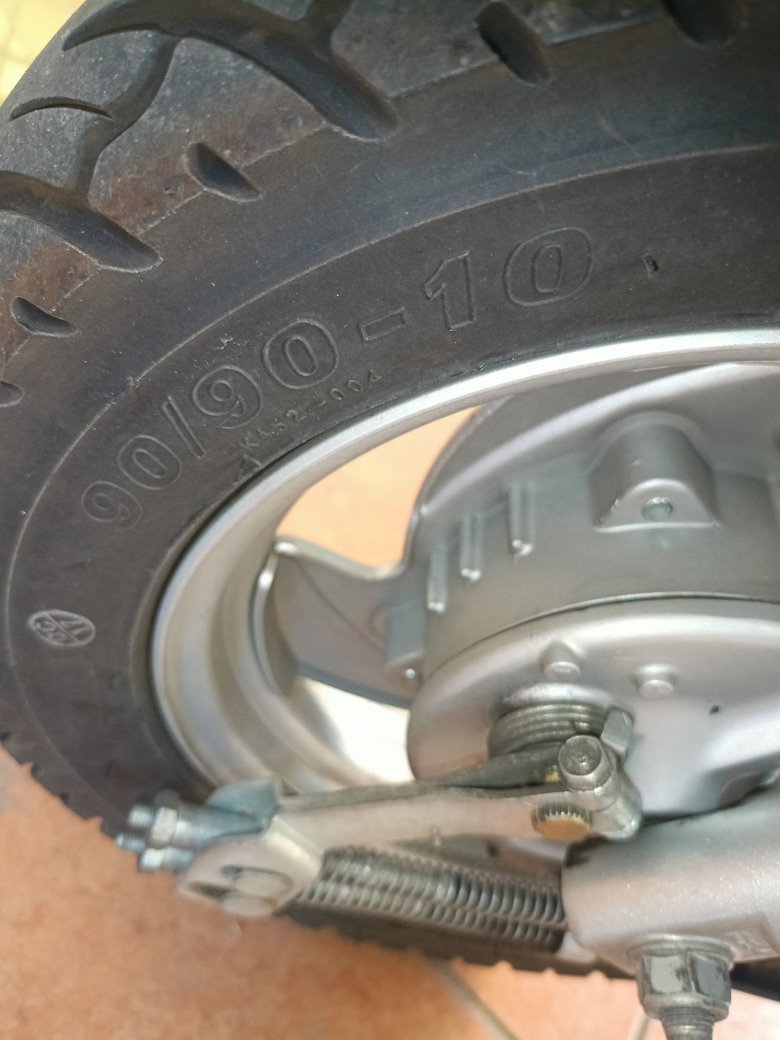 請問這2種輪胎是哪牌哪型號的-問題已解決