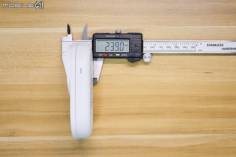 點我看大圖 「 開箱 」Hipporizz Zeno Qi2.2 25W 三合一無線充電器開箱與使用心得分享