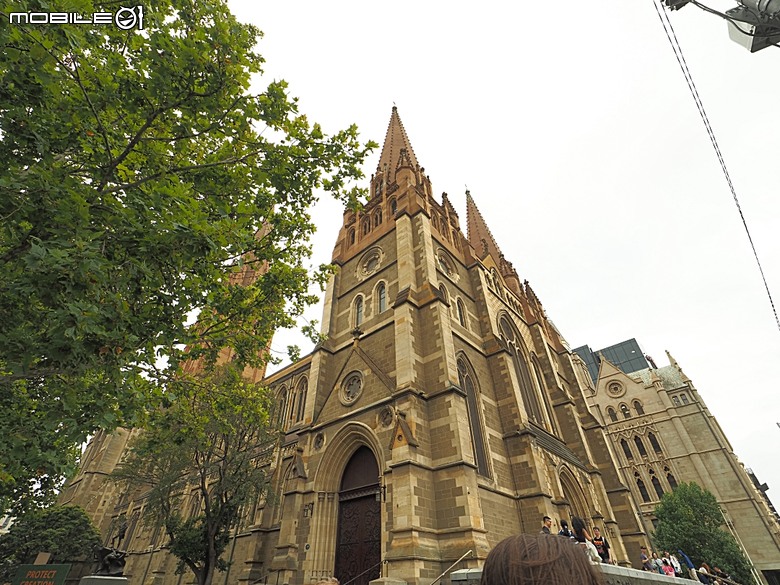 墨爾本CBD之塗鴉巷(Hosier Ln)、澳洲動態影像中心(ACMI)、聯邦廣場(Fed Square)、聖保羅座堂(St Paul's Cathedral)、費蓮達火車站(Flinders Street Station)、舊墨爾本監獄(Old Melbourne Gaol)、維多利亞州立圖書館(State Library Victoria)，附掛簡餐Grill'd漢堡與鉛彈工廠 — 2026東澳洲四大城巡遊之墨爾本段 第3部