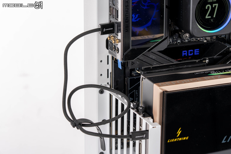 微星 GeForce RTX 5090 32G Lightning Z 顯示卡開箱實測 打造效能天花板 全球限量 1300 張的超頂之作