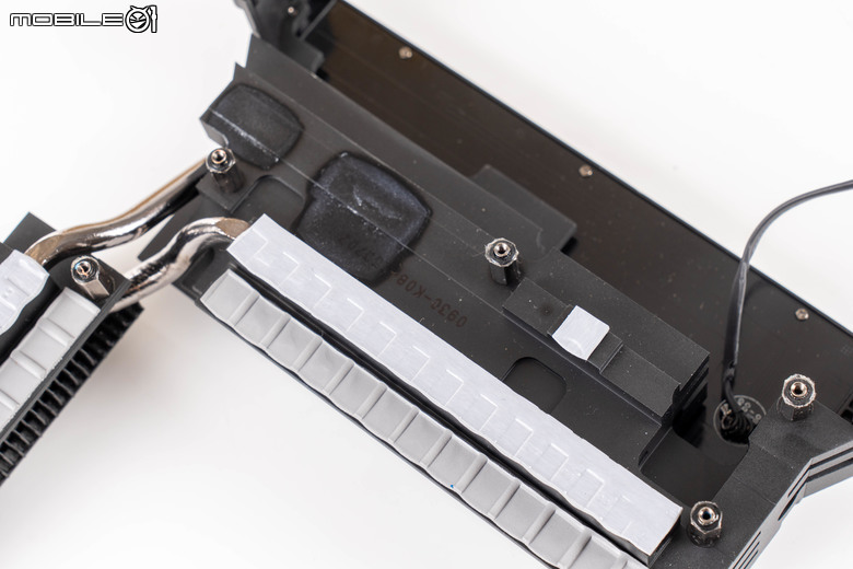 微星 MEG X870E ACE MAX 主機板開箱實測 在滿載規格配置中提供更高超頻潛力