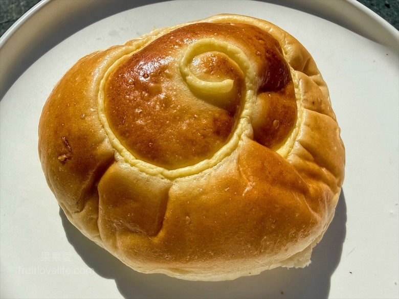 當日現做新鮮烘焙，品項豐富，服務親切溫暖，不只賣麵包還有賣咖啡