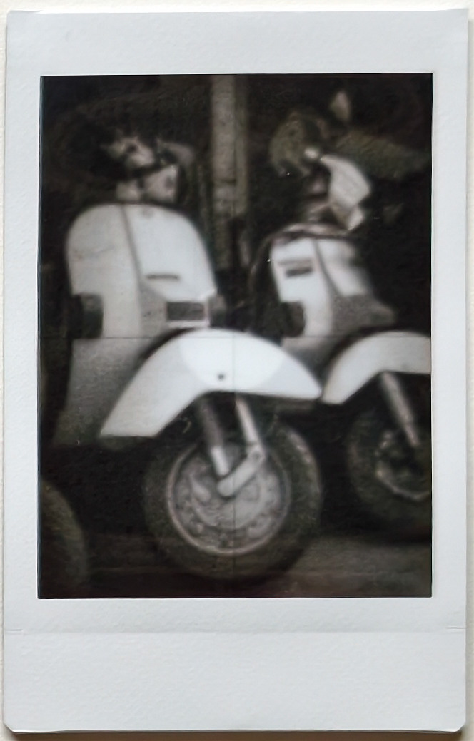 富士 instax mini Evo Cinema 評測｜「年代轉盤」玩出百種風格、15 秒影片帶你穿越時空！