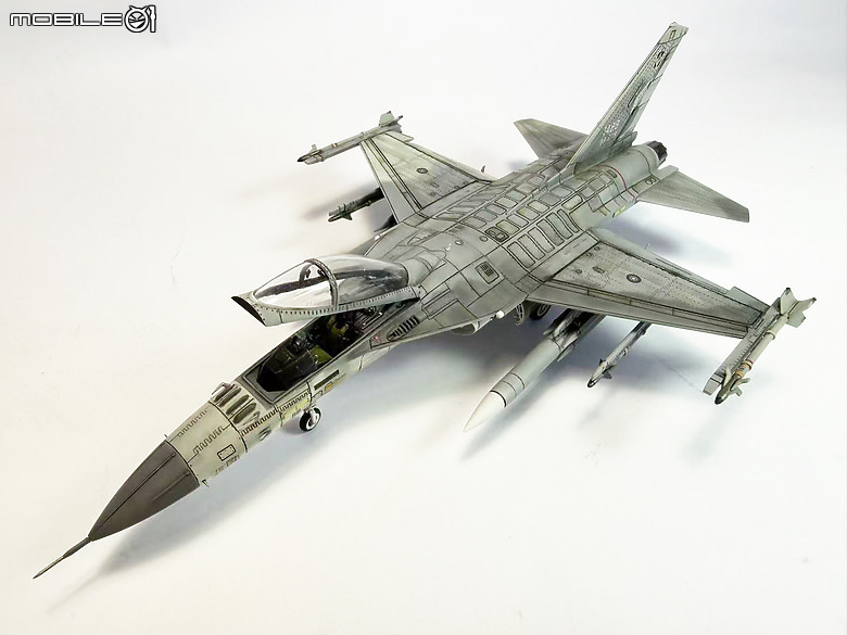 1/72 F-CK-1 C/D & T-BE-5A 勇鷹