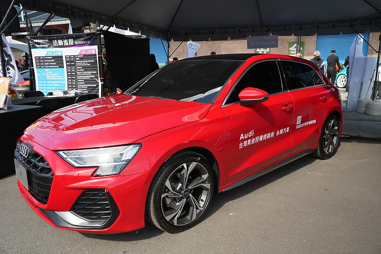 點我看大圖 港邊的引擎咆哮,高雄移動時尚週超熱鬧!AUDI RS3 帶你感受賽車 DNA