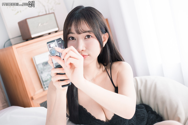 富士 instax mini Evo Cinema 評測｜「年代轉盤」玩出百種風格、15 秒影片帶你穿越時空！