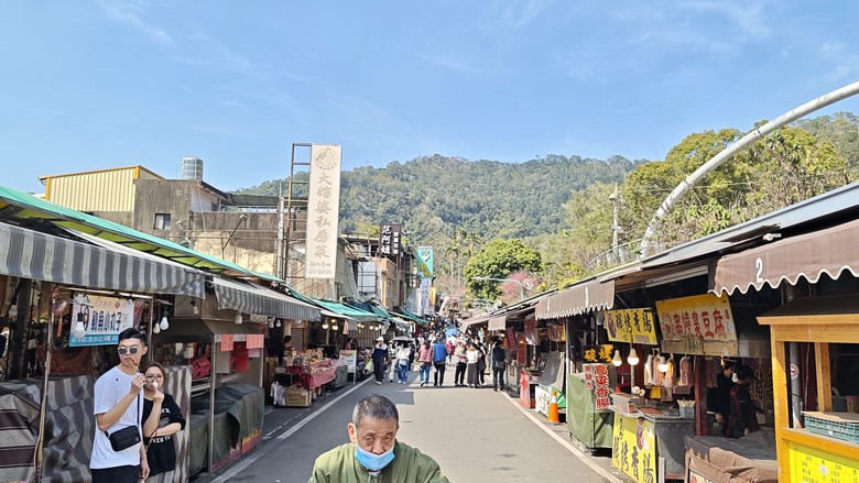 【小惡魔驫到成功】我們家的兩天一夜露營車老街之旅 - 仙草博物館 / 關西鎮農會 / 內灣老街 / 威尼斯露營車 / 溫家果園採橘子 / 紅鱻小館
