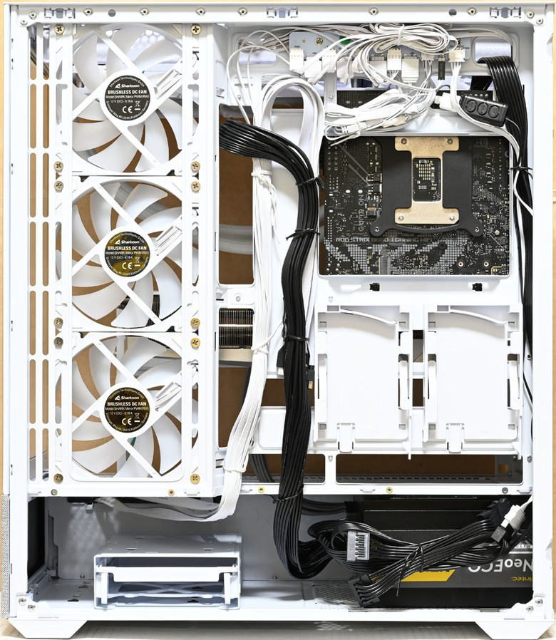 SHARKOON AK7 ARGB機殼開箱